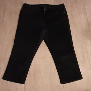 Stretch capri jeans, smoke/pet free home